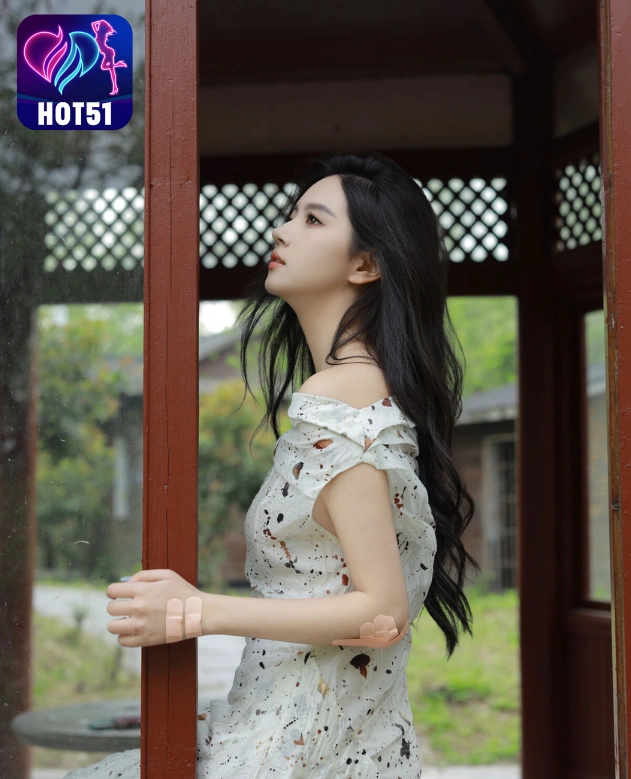 Elaine-hot51
