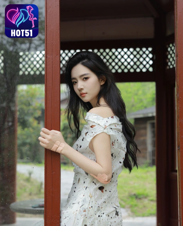 Elaine-hot51